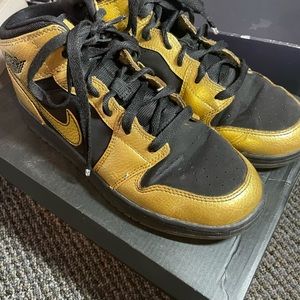 Air Jordan 1 gold coin